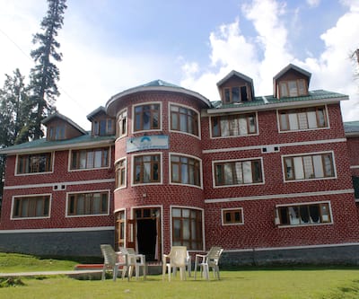 https://imgcld.yatra.com/ytimages/image/upload/t_hotel_yatra_city_desktop/v1431344082/Domestic Hotels/Hotels_Gulmarg/Fluorescence Hotel/OVERVIEW.jpg